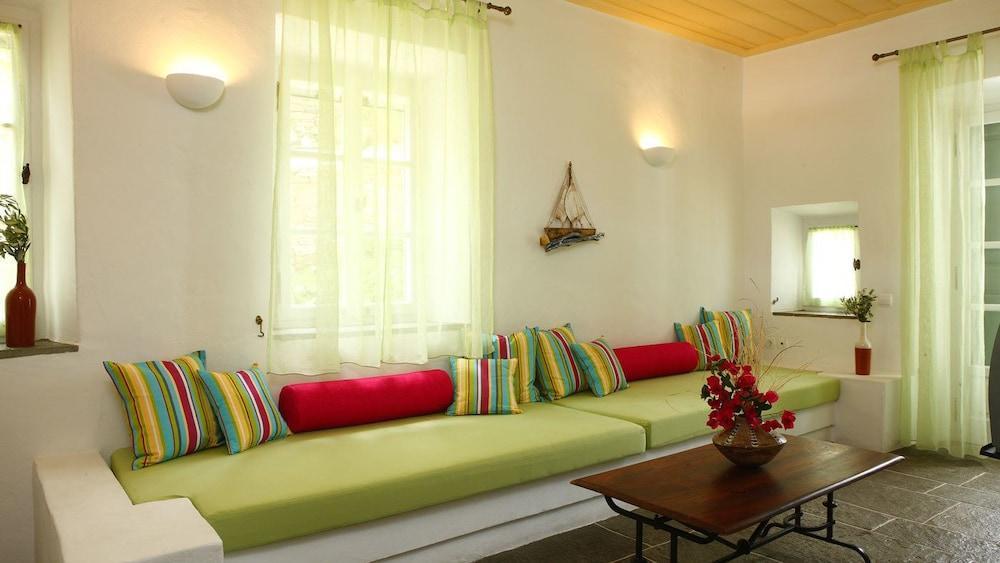 Niriedes 4* Platis Gialos (Sifnos)