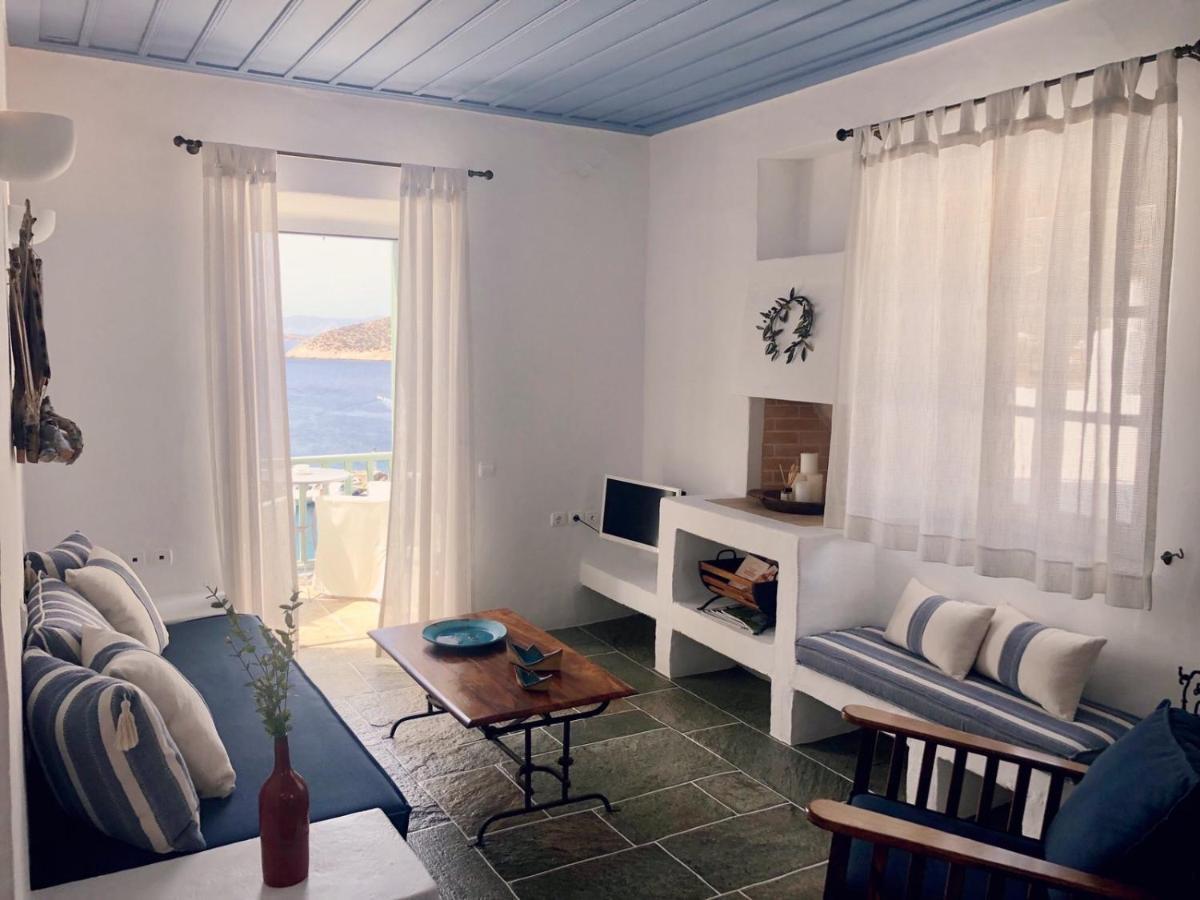 Niriedes Platis Gialos (Sifnos)